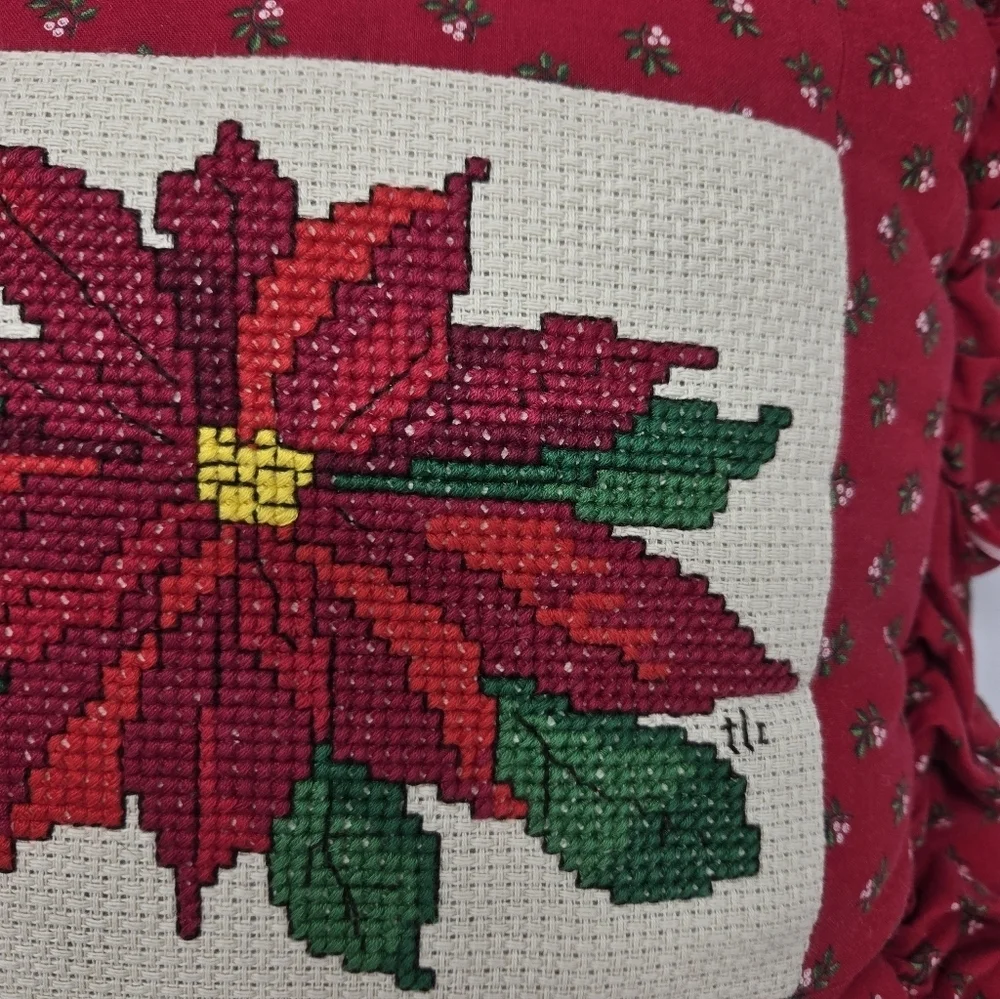 VINTAGE HANDMADE NEEDLE WORK EMROIDERY CHRISTMAS THROW PILLOW POINSETTIA RED